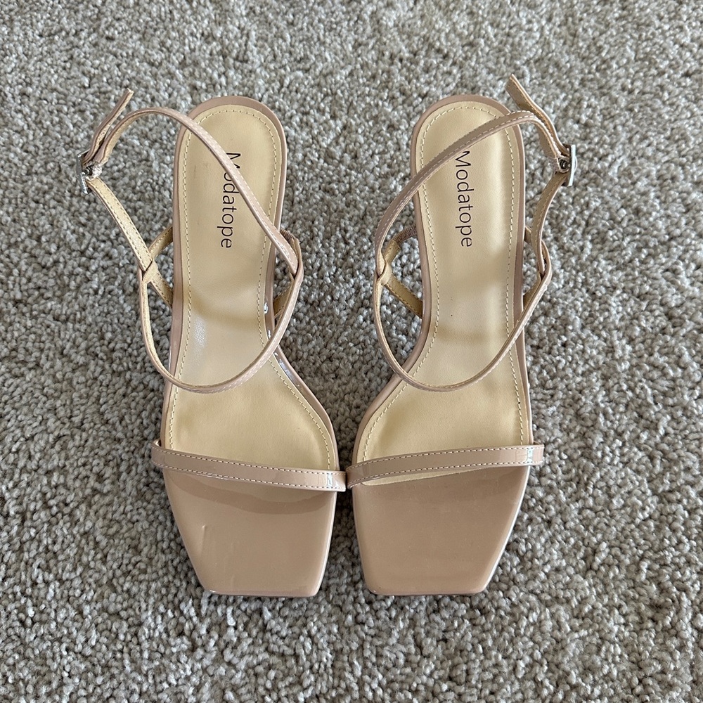 Modatope— Tan Strappy Sandals